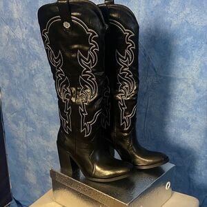 WetKiss Black Embroidered Heeled Boots, sz 6.5, SL5-1501S006